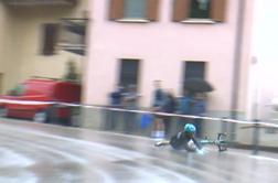 Pri zavesti in stabilen, potem ko je zdrsnil v jarek #video