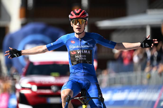 Jonas Vingegaard | Jonas Vingegaard je s svojo tretjo etapno zmago na letošnjem Giru prevzel tudi skupno vodstvo na dirki. | Foto Reuters