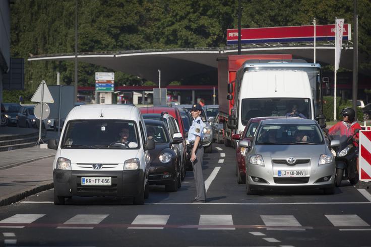 Tudi v Ljubljani je večina avtomobilov parkiranih in jih večji del dneva nihče ne uporablja. | Foto: Ana Kovač