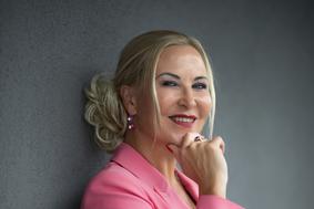Lucija Mulej: Moški so se nekoč borili za čast. Danes za gmotno sposobnost.