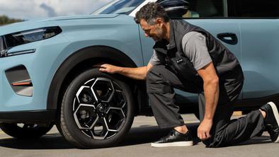 Ko ceste pobeli slana, je čas za preobutev