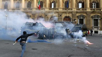 Je Italija nova Grčija? Če propade, razpade tudi evroobmočje.