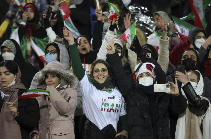 Kvalifikacijsko tekmo so si na stadionu Azadi v Teheranu lahko ogledale tudi nogometne navijačice. | Foto: Guliverimage/Vladimir Fedorenko