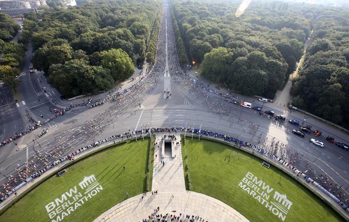 V Berlinu bo v nedeljo spet teklo okrog 40 tisoč tekačev, med njimi tudi najboljši na svetu. | Foto: Reuters