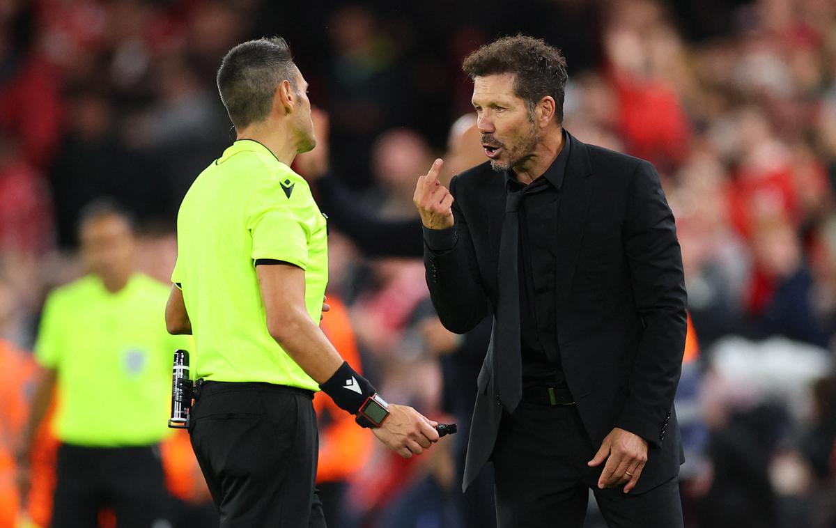 Diego Simeone | Simeone je zaradi neprimernega obnašanja na prejšnji tekmi lige prvakov proti Liverpoolu dobil eno tekmo prepovedi vodenja ekipe. | Foto Reuters