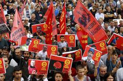Na demonstracijah v spomin na žrtve v Ankari na tisoče ljudi