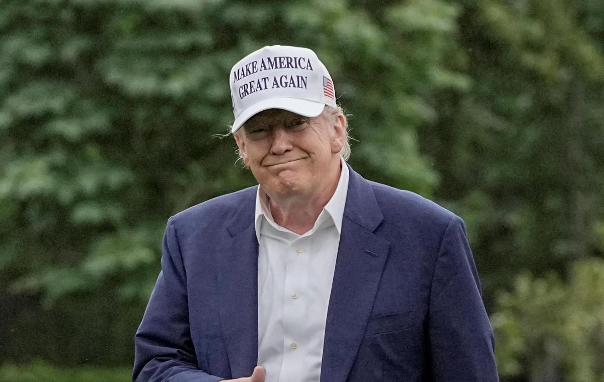 Donald Trump | Donald Trump je imel pred kratkim večerjo z vlagatelji v njegov kriptožeton, s katerim naj bi okoli sto milijonov dolarjev (88 milijonov evrov) zaslužil samo z opravninami. | Foto Reuters