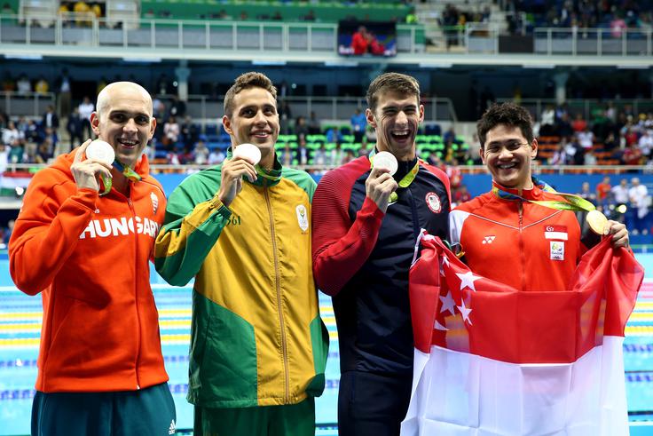 Drugo mesto na 100 m delfin so si razdelili kar trije plavalci, tudi najuspešnejši olimpijec vseh časov, Michael Phelps. | Foto: Getty Images