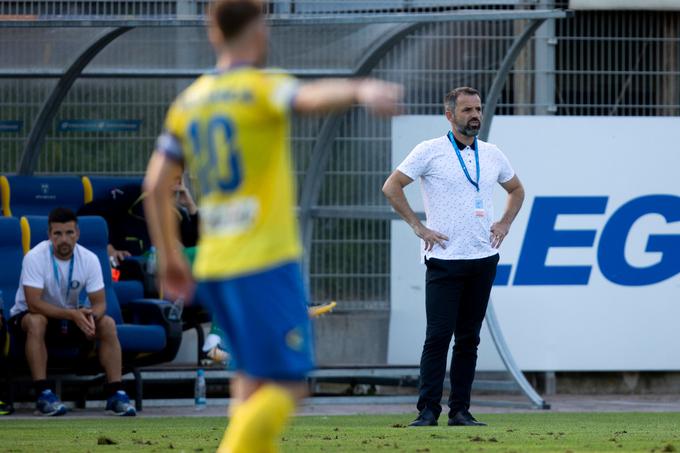 Dušan Kosić je na prvem treningu v letu 2019 na delu pozdravil kar 29 nogometašev. | Foto: Urban Urbanc/Sportida