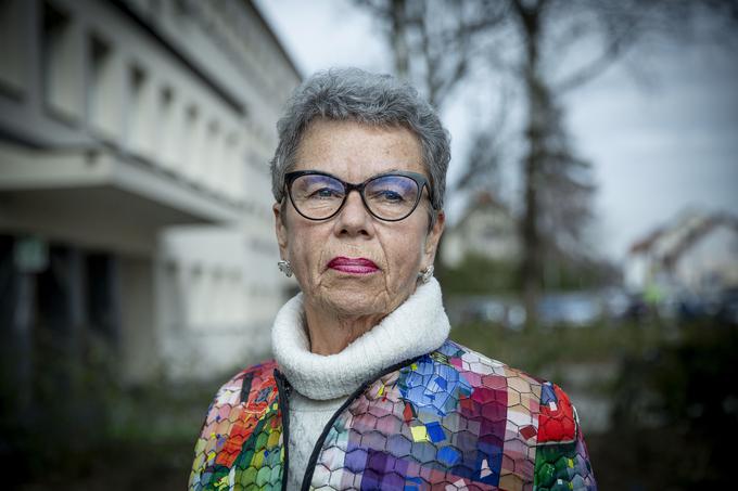 "Rekla sem, da bom pisanje odložila, dokler ne bom v boljši kondiciji. Ta kondicija se pa do tega trenutka ni pojavila, ker so se pojavile še dodatne težave. Na silo se ne da pisati, ampak jo bom spisala, ko bom spet v dobri kondiciji." | Foto: Ana Kovač