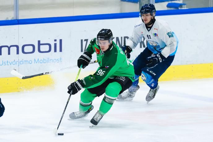 HK Triglav Kranj : HK Olimpija Ljubljana, Maris Bičevskis | Olimpija je po domači zmagi nad Triglavom (13:0) v gosteh zmagala s 7:3 in napredovala v finale. | Foto Filip Barbalić