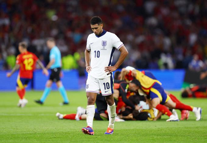 Razočaranje Juda Bellinghama in veselje španskih nogometašev po koncu finala. | Foto: Reuters