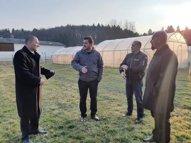 Pod ministrom za kmetijstvo, gozdarstvo in prehrano dr. Jožetom Podgorškom se je začel obsežen projekt investicij in prestrukturiranja slovenskih kmetij. | Foto: 