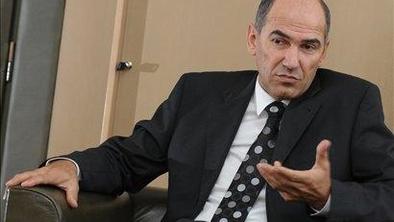 Miheljak v kolumni zavrača Janševo zahtevo za opravičilo