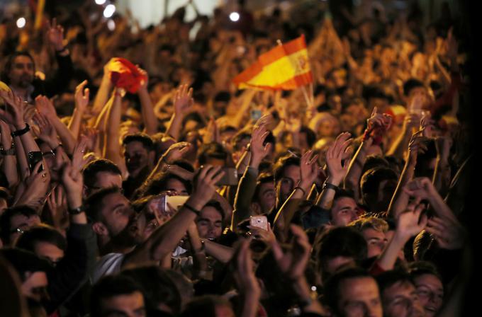 Plaza de Colon v Madridu je bila preplavljena z navijači. | Foto: Reuters