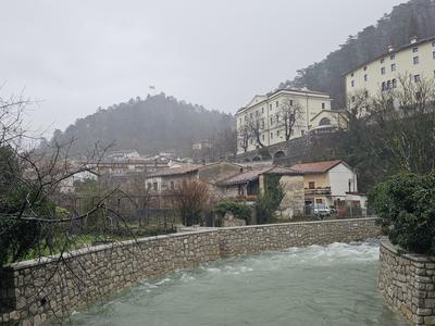 Številne reke po Sloveniji naraščajo, največ padavin na zahodu #animacija