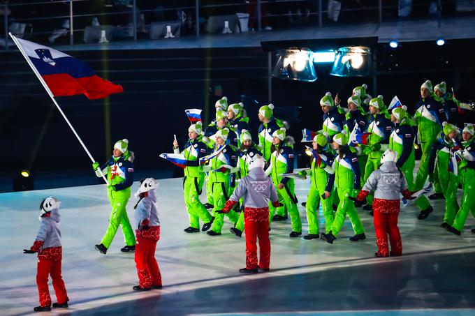 Slovensko zastavo je na odprtju olimpijskih iger v Južni Koreji vihtela Vesna Fabjan. | Foto: Stanko Gruden, STA