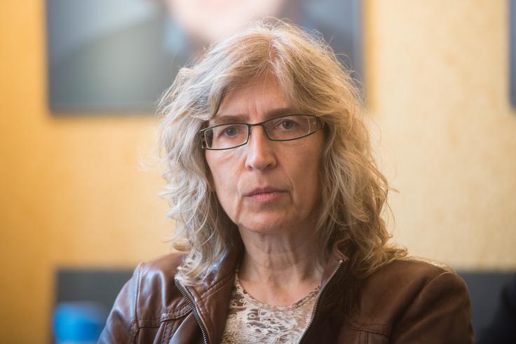 Prevajalka Alenka Klabus Vesel je skombinirala tako angleško kot hrvaško različico besedila. | Foto: Bor Slana