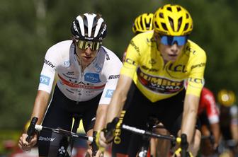 Pogačar in Vingegaard na isti višini, pri slovenskem šampionu še vprašaj