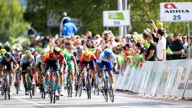 Slavje v taboru Mezgečevih, uvodna zmaga Dylanu Groenewegnu