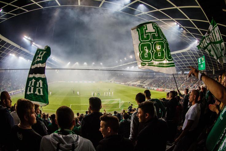 V Stožicah se je zbralo več kot 14 tisoč gledalcev. Večina je štadion zapuščala razočarana. | Foto: 