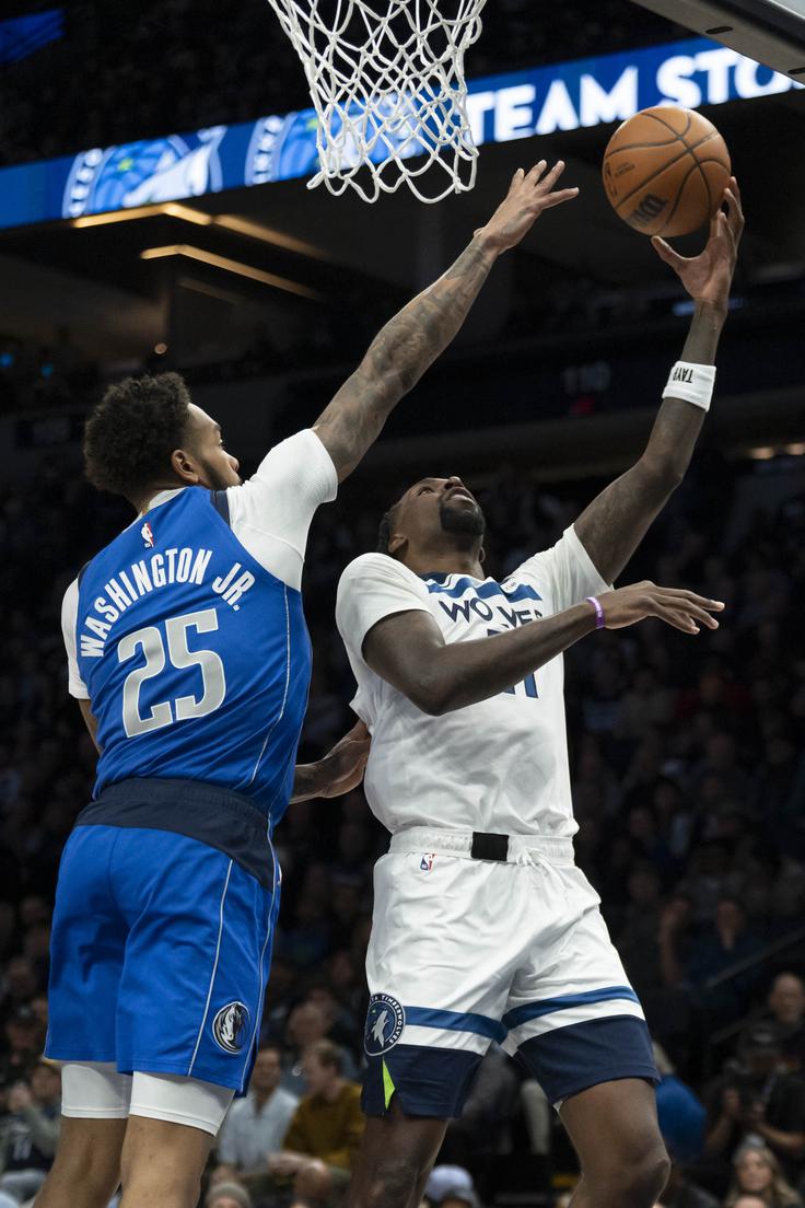 Naz Reid je bil z 22 točkami prvi strelec srečanja v Minneapolisu. | Foto: Reuters