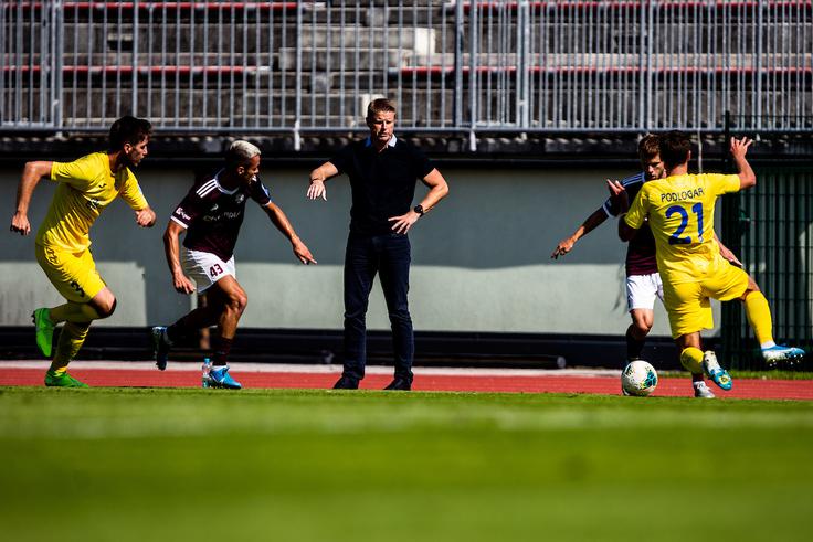 Novopečeni trener Domžal Andrej Razdrh je dočakal prvo zmago v drugem poizkusu. | Foto: Grega Valančič/Sportida