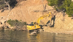 Kot da ni nič. Dobili bagatelno kazen in uničujejo naprej.