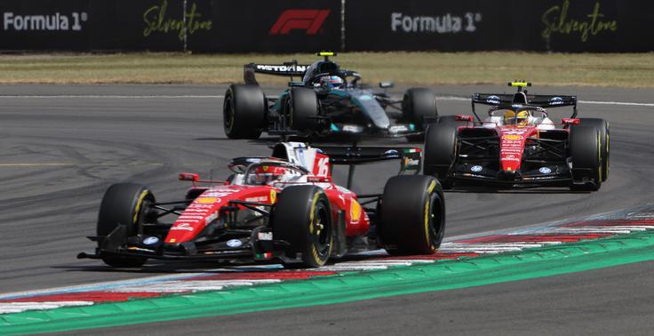 Zdelo se je, da bo Ferrari dosegel dvojno zmago. | Foto: Reuters