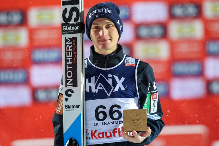 Domen Prevc je bil v nedeljo odličen drugi. | Foto: Reuters