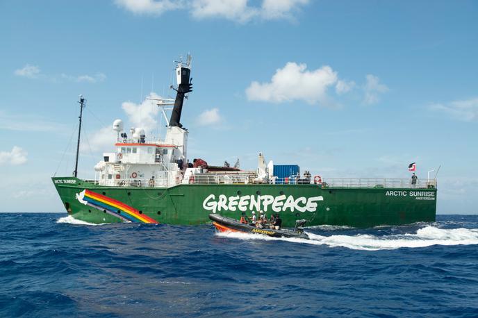 Greenpeacova ladja Arctic Sunrise | Ladja Arctic Sunrise ostaja simbol raziskovalne drznosti in nenasilnega odpora, ki neutrudno opozarja na odgovornost fosilne industrije za podnebno in okoljsko krizo. | Foto Martin Katz