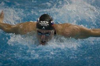 Isakovičeva zlahka še v polfinale na 200 delfin