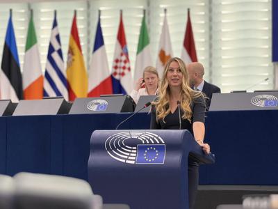 Avtoprevozniki in evropska poslanka Zala Černilec Tomašič proti novemu sistemu emisijskih kuponov