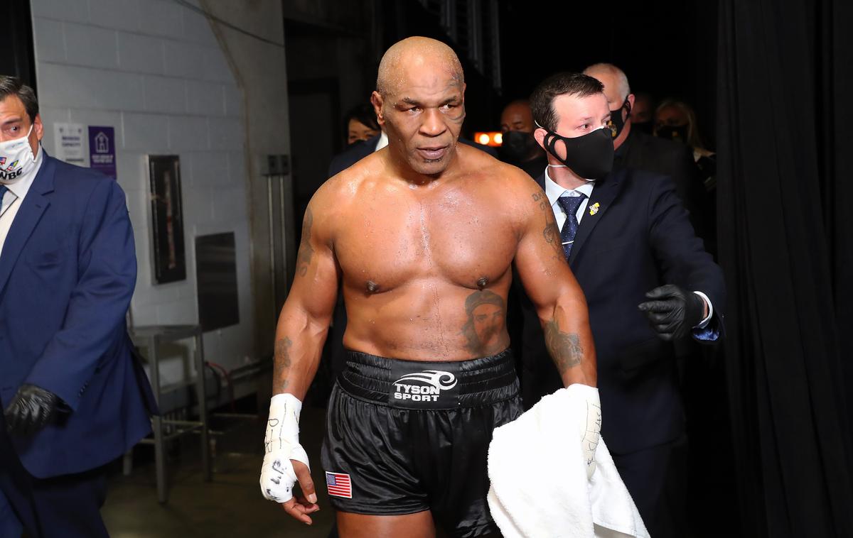 Mike Tyson | V dvorani Staples Center v Los Angelesu sta se na ekshibicijskem obračunu pomerila legendarna boksarja, 54-letni Mike Tyson in tri leta mlajši Roy Jones.  | Foto Reuters