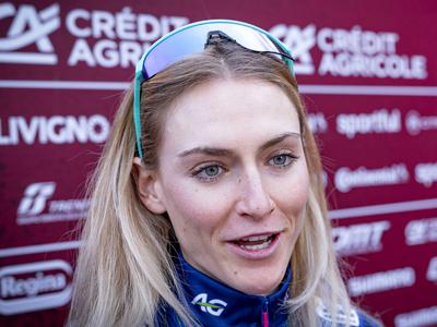 Urška Žigart po napaki motorista, ki je favoritke speljal na napačno sled: Takšne napake se na taki dirki ne bi smele zgoditi #video