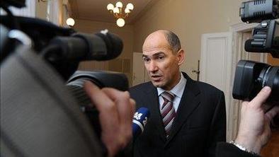 Jutarnji list: Janša insceniral prekinitev seje
