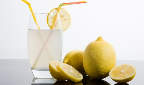 Minuta za zdravje: Topla limonada blagodejno vpliva na prebavo