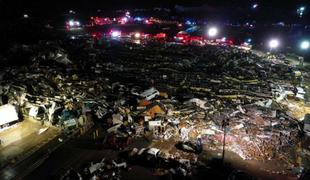 Grozljivi prizori iz ZDA: tornadi terjali več kot 70 življenj #foto #video
