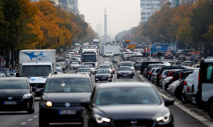 Politični pritiski na omejevanje starejših dizelskih avtomobilov v mestih ima neposreden vpliv na trg avtomobilsko najbolj razvite države v Evropi. | Foto: Reuters