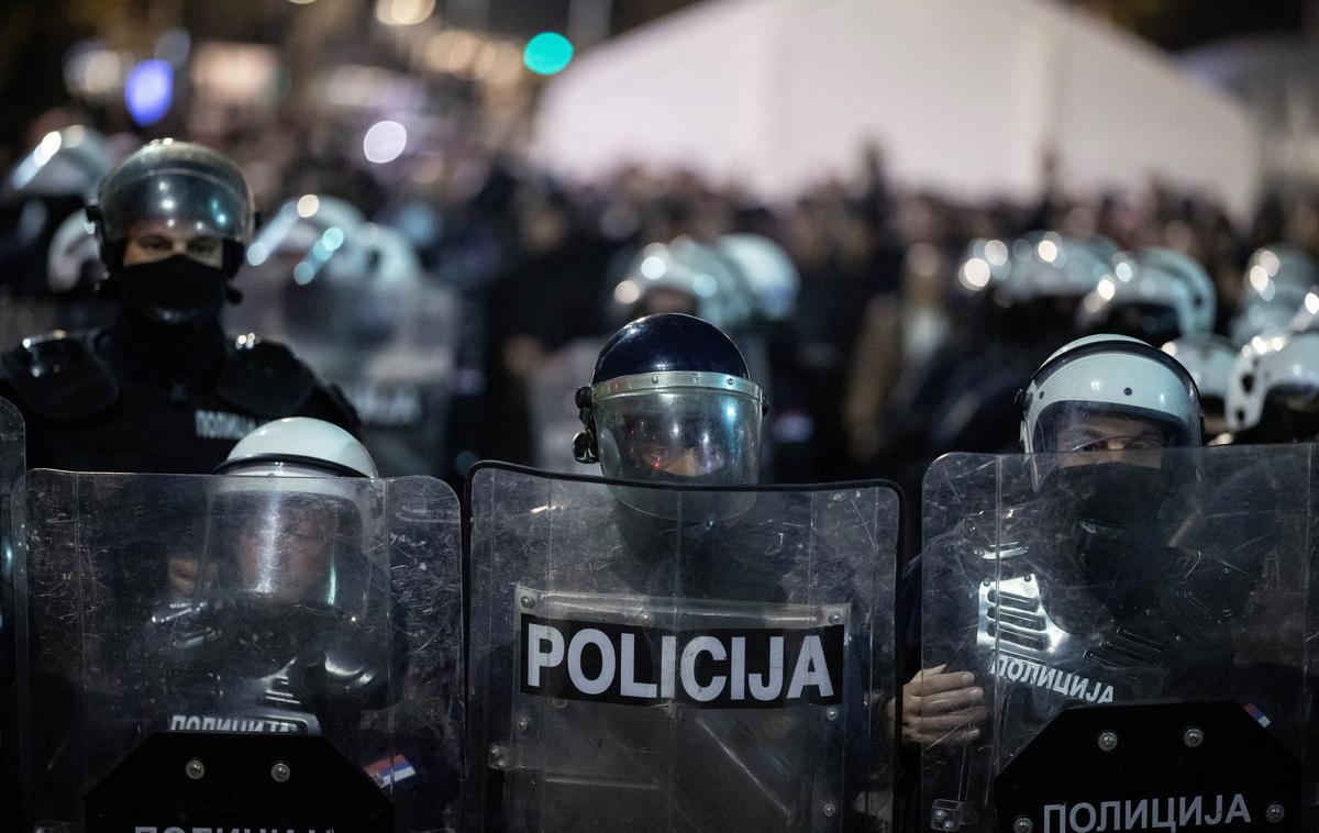 Srbija, protesti, Beograd, policija | Protest je potekal blizu poslopja srbskega parlamenta oz. pri šotorskem naselju, kjer se zbirajo študenti, ki nasprotujejo protivladnim protestom v organizaciji študentov, ter podporniki vladajoče Srbske napredne stranke in predsednika Aleksandra Vučića. (Fotografija ni z včerajšnjega protesta.) | Foto Reuters