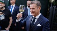 Glasbeniki na Golobovi poroki so morali podpisati pogodbo o molčečnosti
