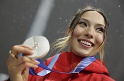 Visok davek slave, nenavadno vprašanje in grožnje