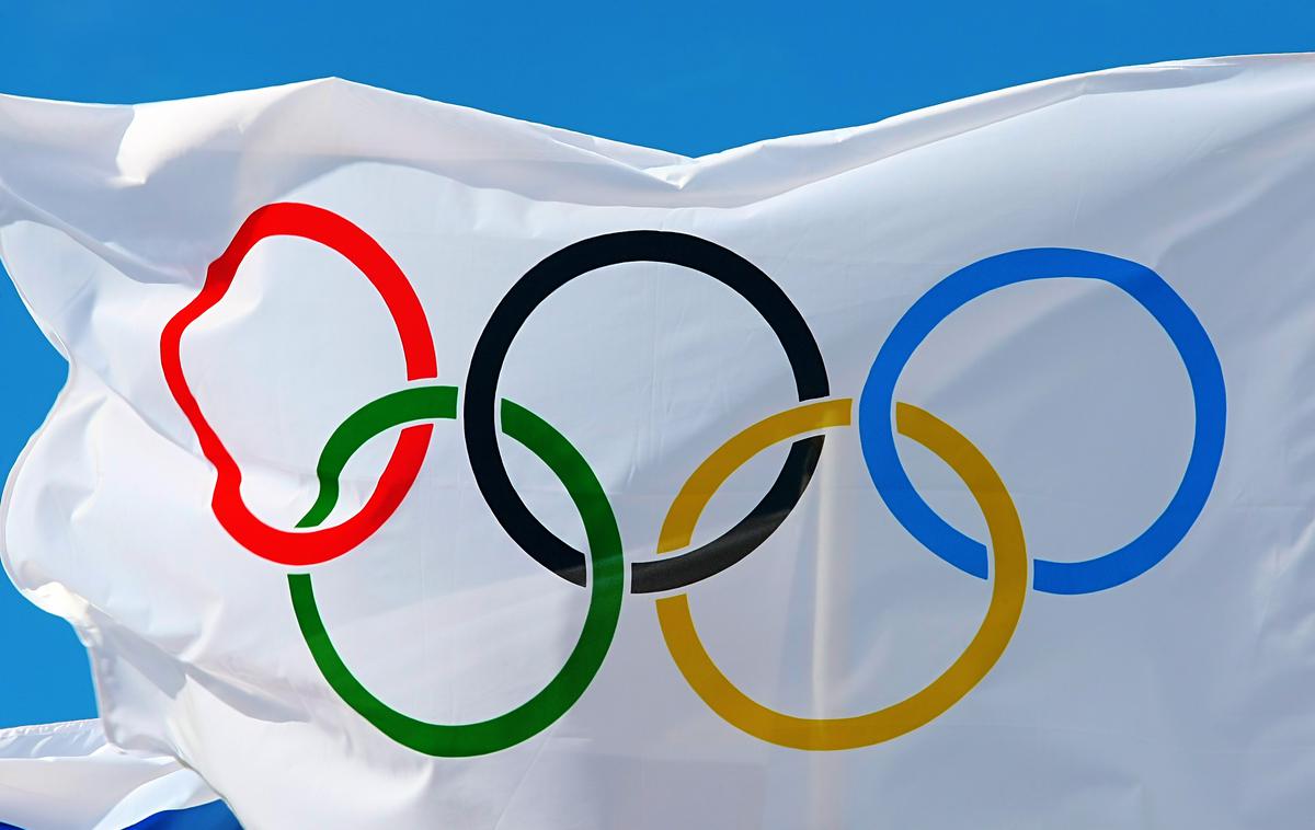 Olimpijske igre. Olipijska zastava. | Poljaki si bodo prizadevali za organizacijo poletnih olimpijskih iger. | Foto Shutterstock