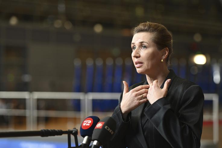 Danska premierka bo obiskala tudi Bruselj, kjer jo bo sprejel generalni sekretar Nata Mark Rutte. Njena turneja sledi ponedeljkovi napovedi danskega obrambnega ministra o novih vlaganjih v varnost na Arktiki in v severnem Atlantiku v višini dveh milijard evrov. | Foto: Guliverimage