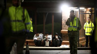 Nova britanska vlada opušča načrt selitve prosilcev za azil v Ruando