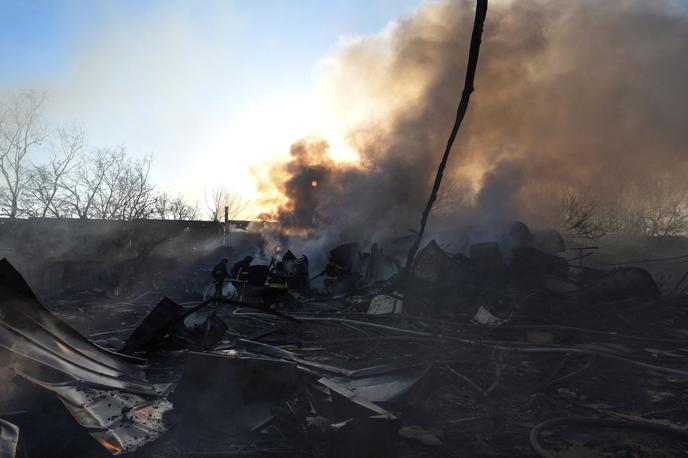 Ukrajina | Ruska vojska je napadla tudi regije Harkov, Herson, Zaporožje in Dnipropetrovsk.  | Foto Reuters