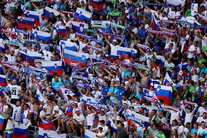 V četrtek bi si lahko dvoboj med Slovenijo in Srbijo ogledalo vsaj 15 tisoč slovenskih navijačev. Obeta se torej nov rekord. | Foto: Reuters