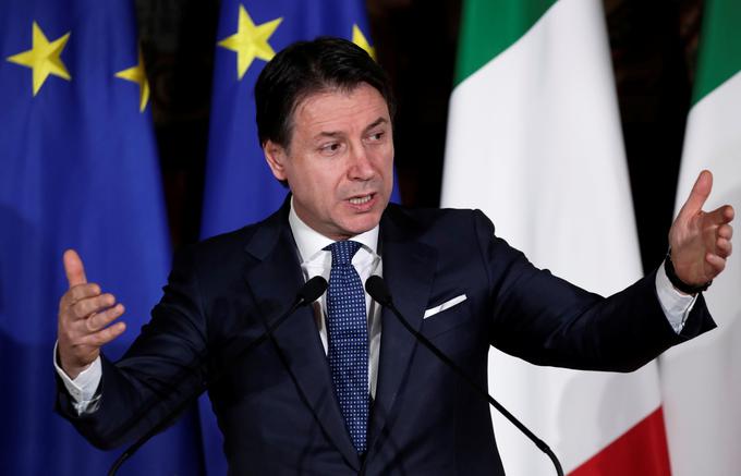 "Odprava izrednih razmer bi pomenila propad celotnega sistema zaščite in preprečevanja, ki smo ga vzpostavili v preteklih mesecih," je v torek poudaril italijanski premier Guiseppe Conte.  | Foto: Reuters