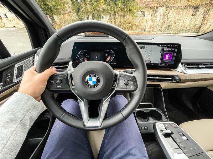 Med premijskimi znamkami je bil letos do zdaj prodajno najuspešnejši BMW. | Foto: Gašper Pirman
