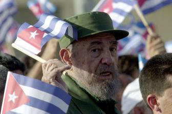 Fidel Castro po več mesecih spet v javnosti: pohvalil je kubansko šolstvo in kritiziral obisk Obame (video)
